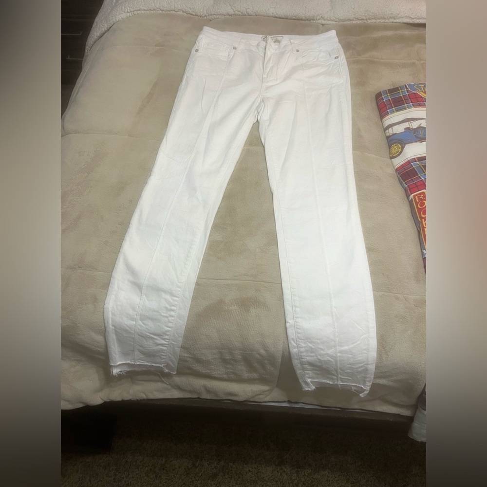 Free People white jeggings, size 29, measurements shown in pics